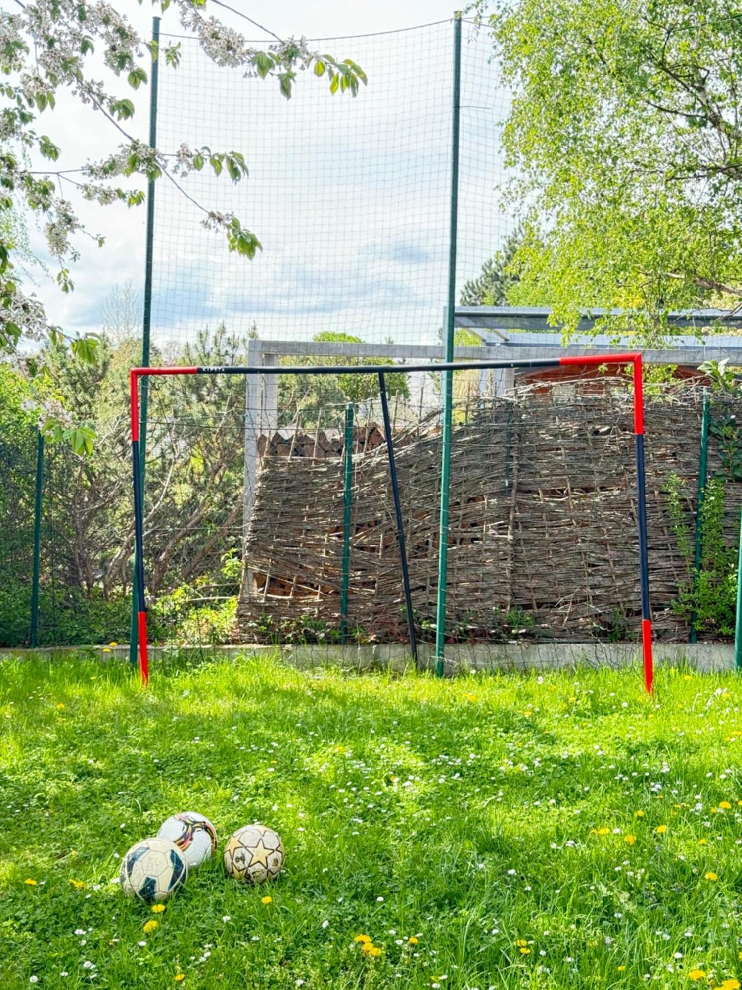 Diamondvilla, 4 Bedroom Apartment, Garden & Spa Praag Buitenkant foto